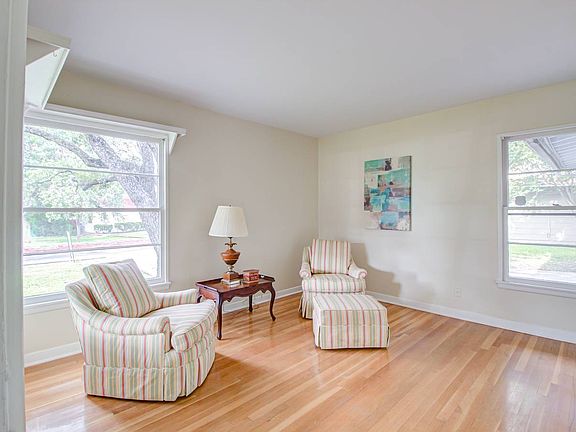 4th image of 2407 W Gramercy Pl