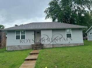 1018 Grove St, Carthage, MO 64836