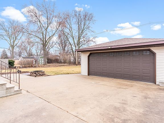 2nd image of 1101 Rooney Dr