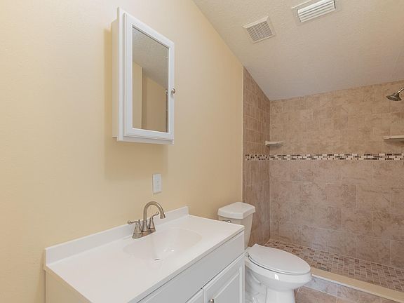4th image of 10010 Underwood Ave