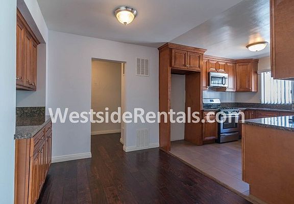 5th image of 921 N Gardner St APT 9