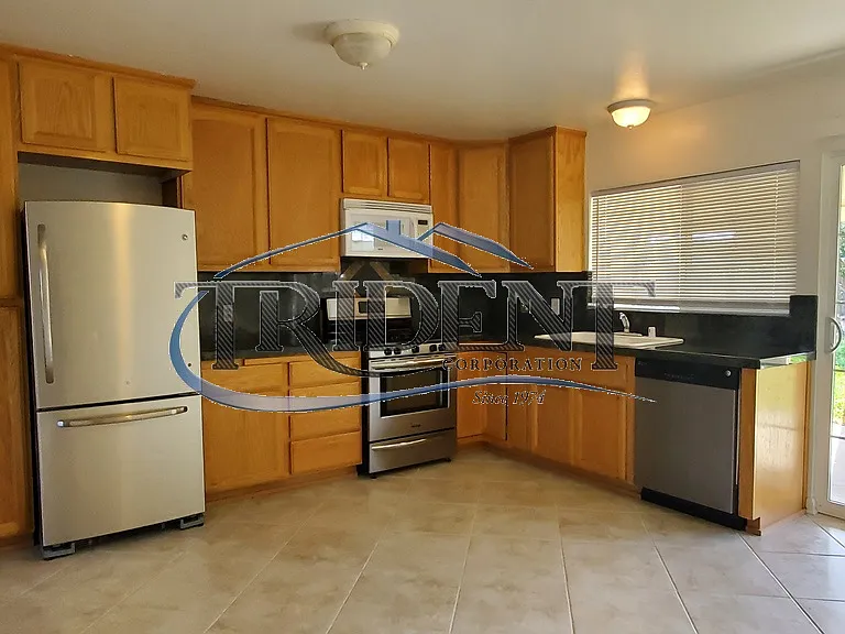 2404 Edwards St — Photo 16