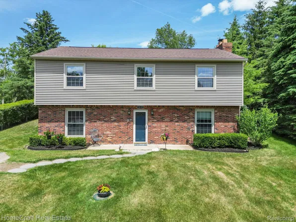10191 Pheasant Lake Rd, South Lyon, MI 48178