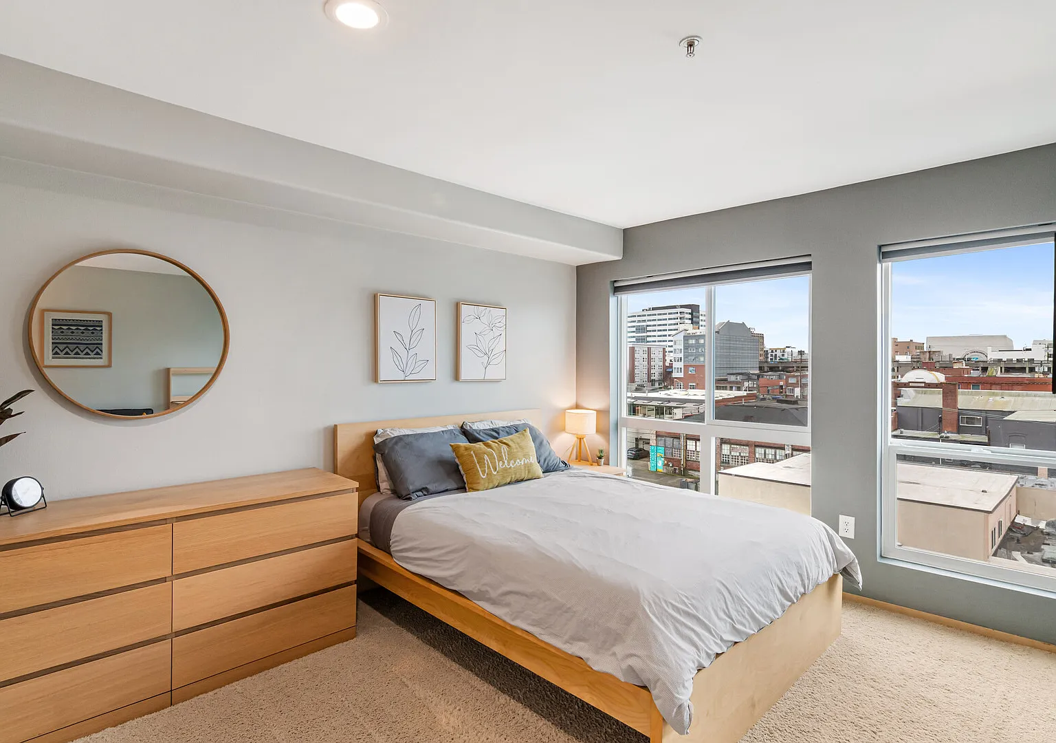 Top Floor Condo with Mountain Views — Photo 1