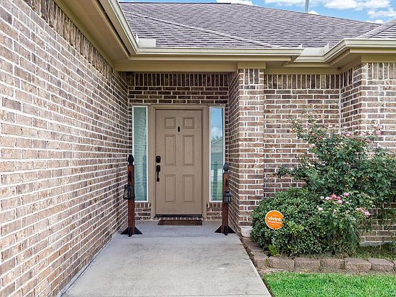 4th image of 1105 Cypress Wood Dr