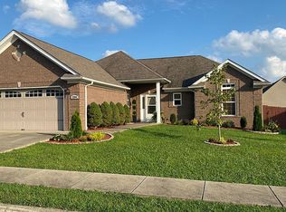 1704 W Crocus Dr, VINE GROVE, KY 40175