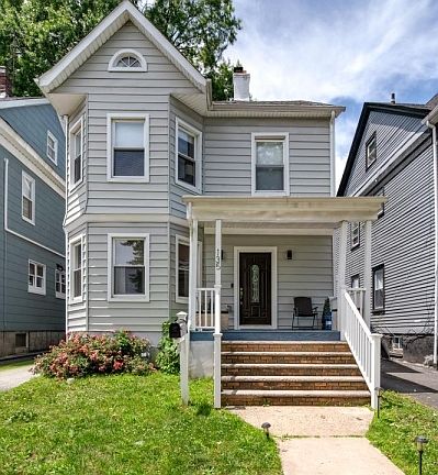 5th image of 135 Sanford St