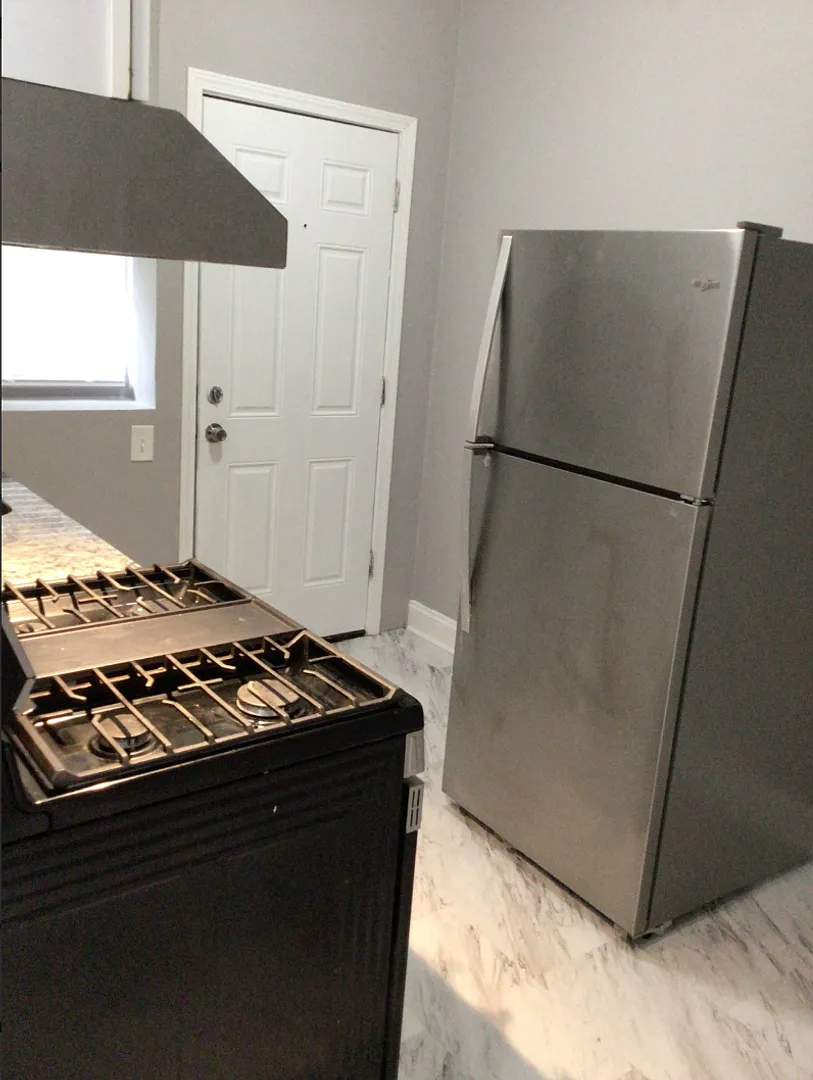 1136 W 68th St — Photo 3