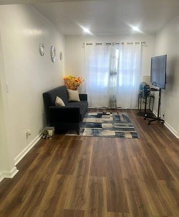 4th image of 9623 Avenue L