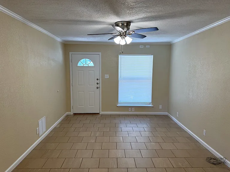 635 Pine St — Photo 3