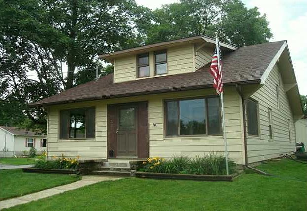 1st image of 305 NW Elm Ave
