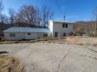 92 Boyd Dr, Betsy Layne, KY 41605