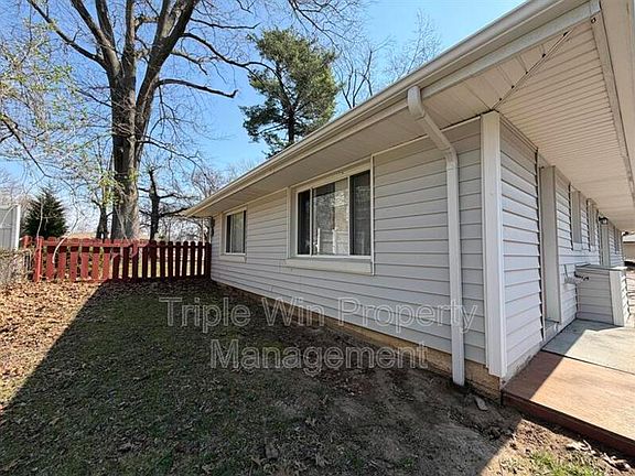 5th image of 404 Fee Fee Hills Dr