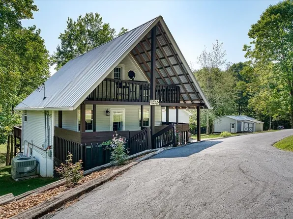 2009 Lakeview Dr, Byrdstown, TN 38549