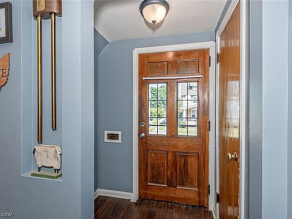 4th image of 3561 Granton Ave