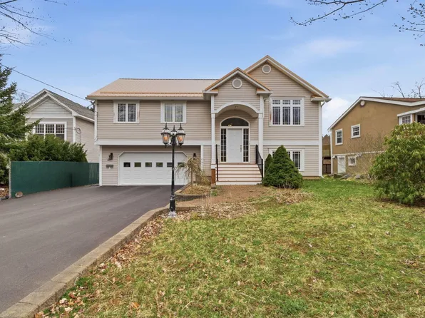 7 Killarney Dr, Halifax, NS B4B 1B7
