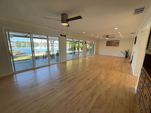 3rd image of 6520 Havenside Dr