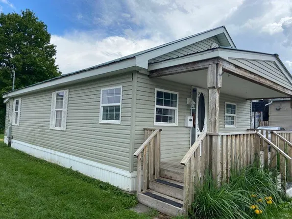 275 7th St, Rainelle, WV 25962