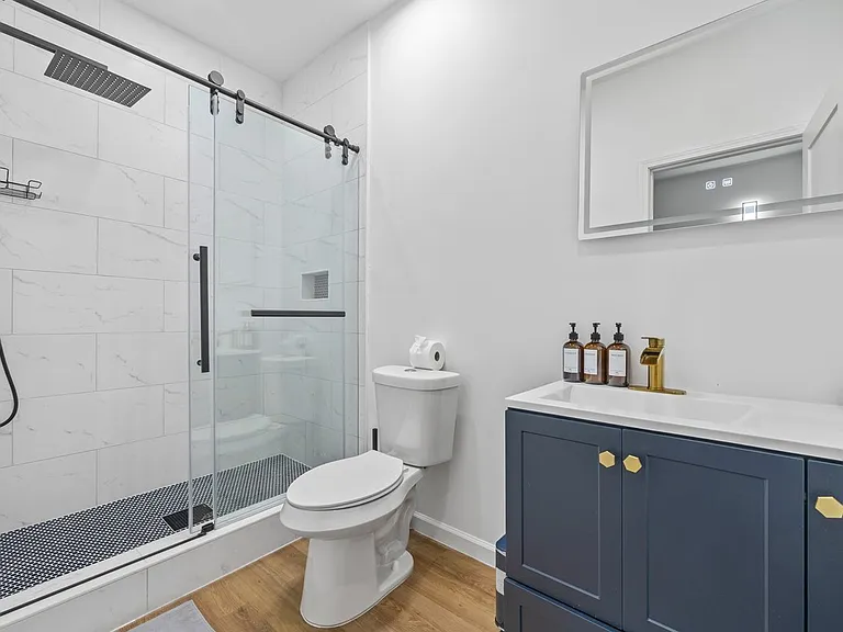 1089 Garibaldi St SW — Photo 8