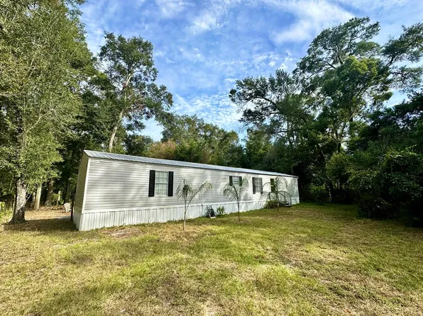 902 NE Eleventh Ave, Trenton, FL 32693