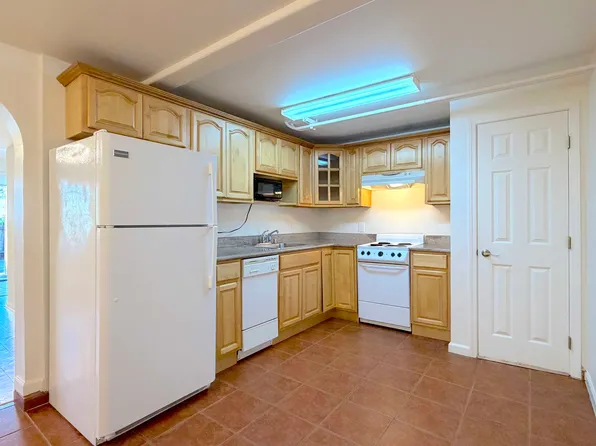 24 De Montfort Ave, San Francisco, CA 94112