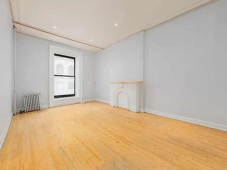 19 W 46th St #5 — Photo 3