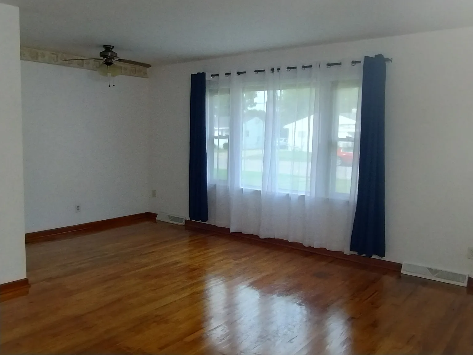 2 bed, 1000 sqft, $1,300 — Photo 3