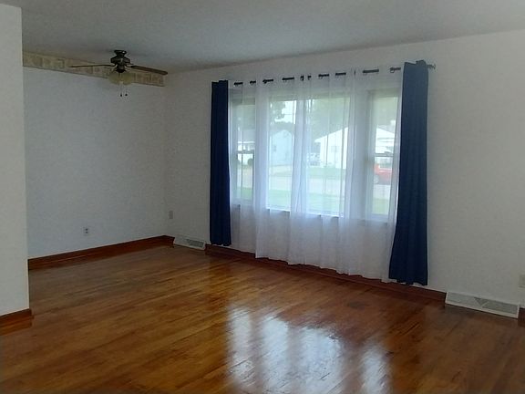 3rd image of 3316 Goldman Ave