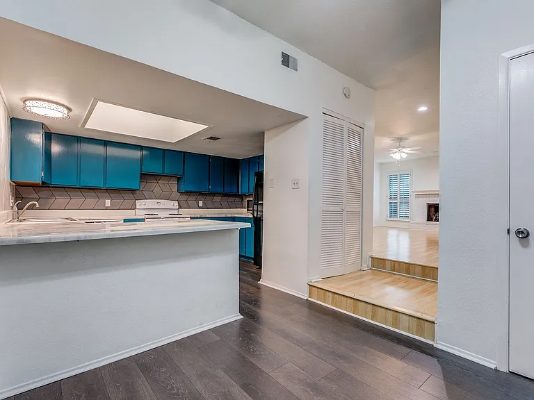 8123 Scottshill — Photo 10