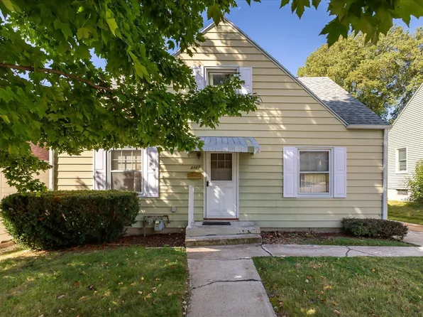 2125 Chaney Rd, Dubuque, IA 52001