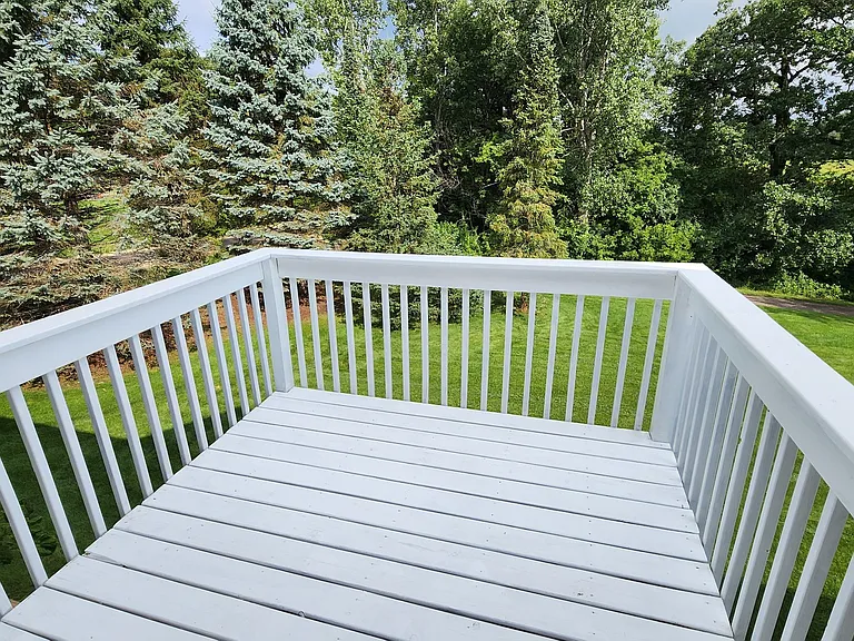 Deck overlooks trees