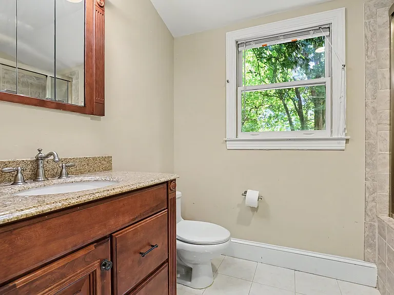 1528 Iredell Dr — Photo 13