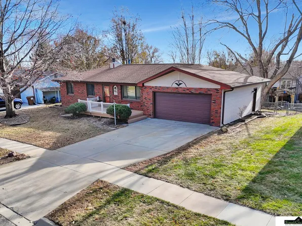 1811 Montclair Dr, Lincoln, NE 68521