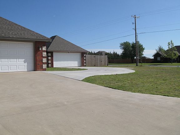 3rd image of 1215 Apple Creek Dr