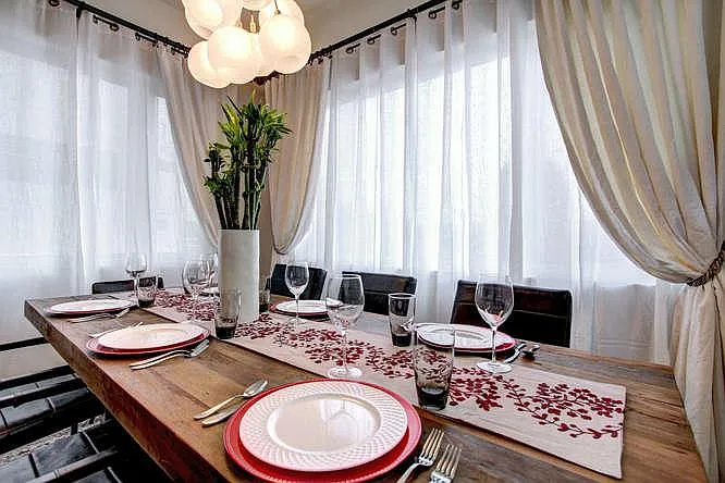 If you can't dine in restaurants at the moment, then this stunning room will make you feel like you are in a 5-STAR establishment!