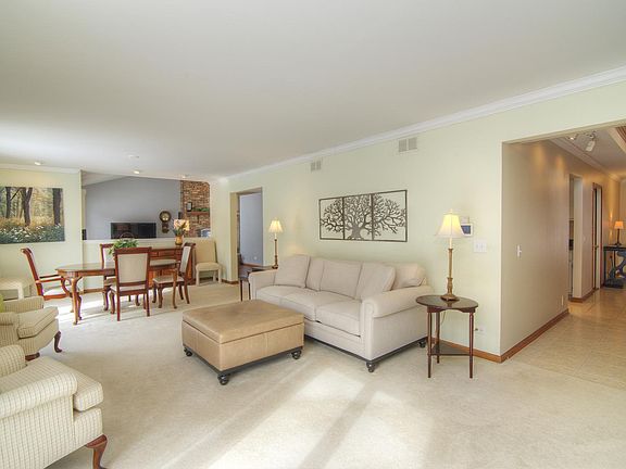 3rd image of 38 Country Club Dr