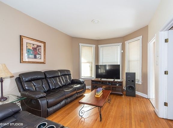 4th image of 4832 W Bloomingdale Ave