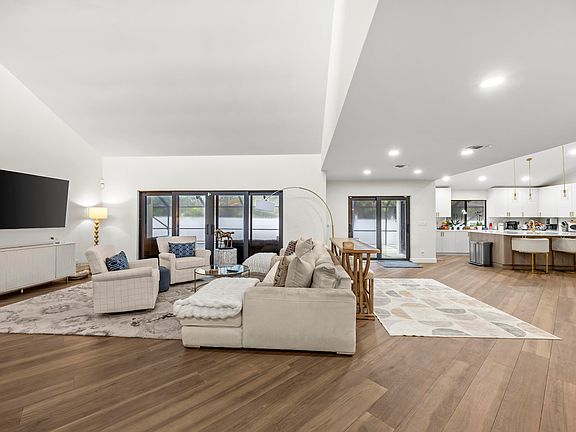 2nd image of 845 NE Mulberry Dr