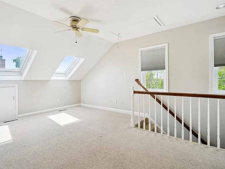 1158 N Pitt St — Photo 34