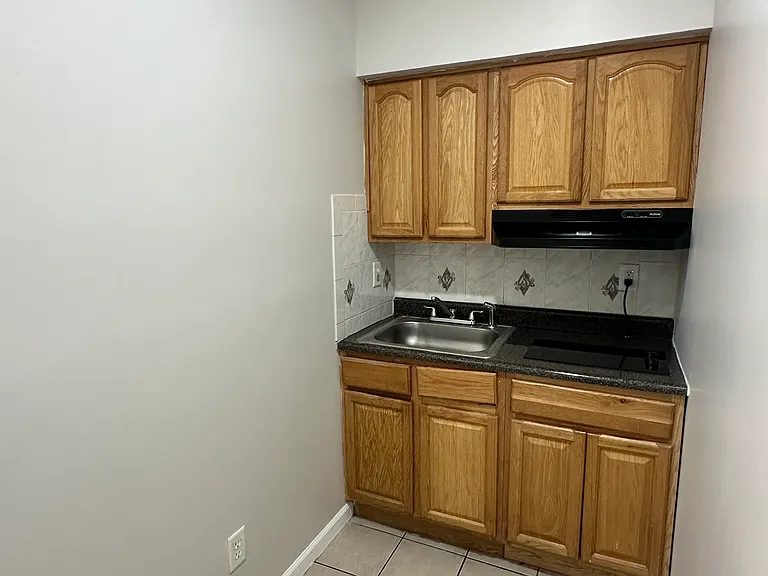 9 Brinsmaid Pl — Photo 5