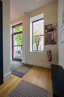 Rented by Perry Associates NYC Inc | media 10