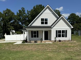 201 S Baker St, Four Oaks, NC 27524