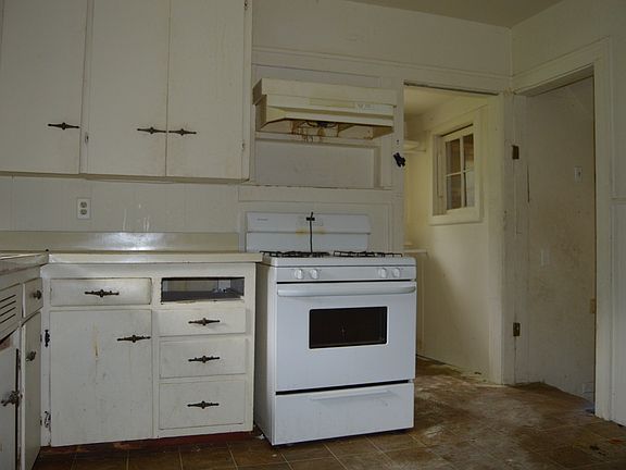 4th image of 1214 Glenn St
