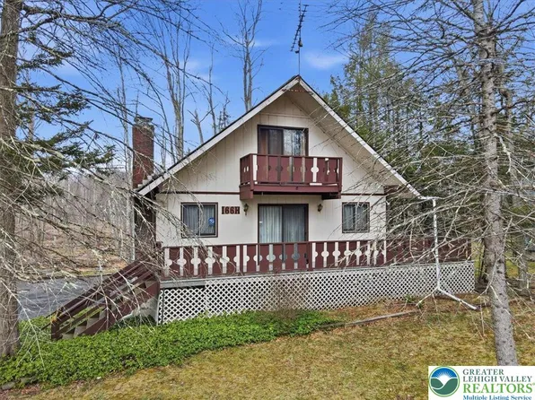 8252 Natures Dr, Tobyhanna, PA 18466