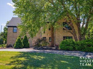 945 San Lucia Dr SE, East Grand Rapids, MI 49506