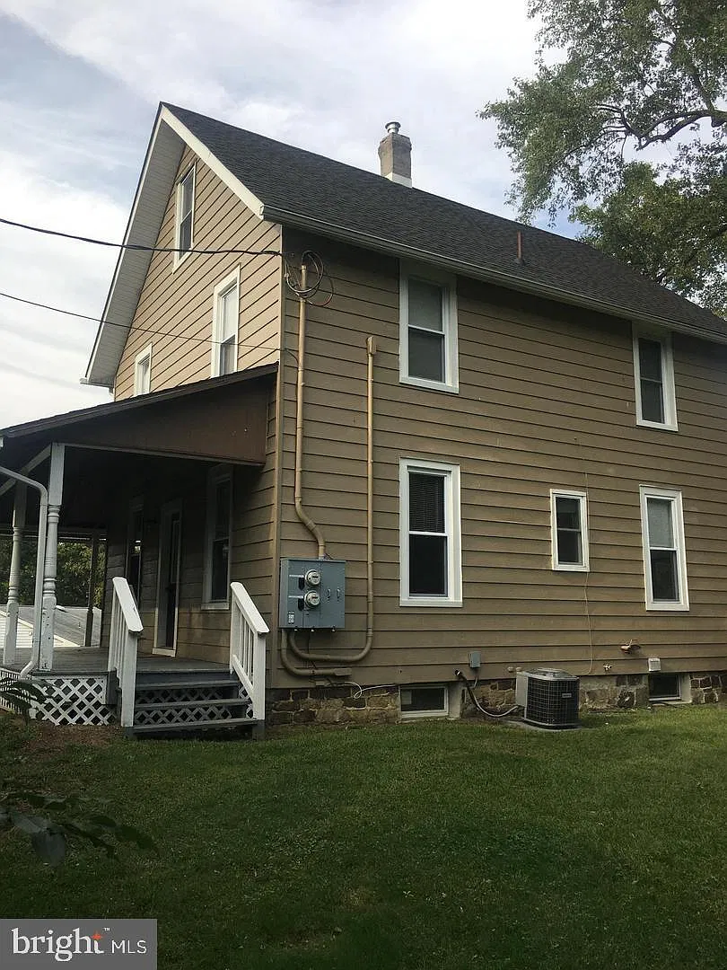 123 Hartford Rd — Photo 2
