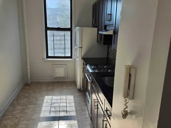 233 Linden Blvd #3, Brooklyn, NY 11226