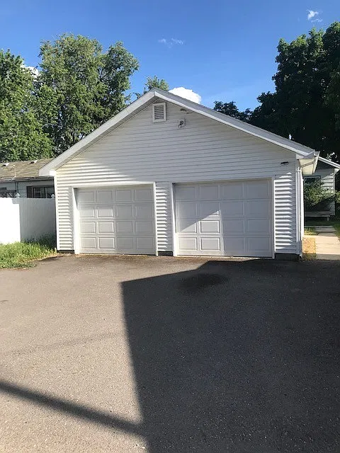Great Place To Call Home With A 2 Car Garage — Photo 3