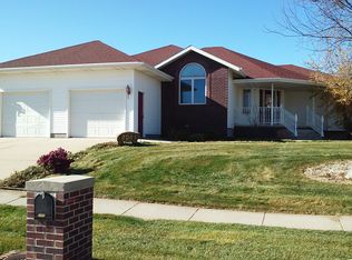 2005 Blackberry Dr, Norfolk, NE 68701