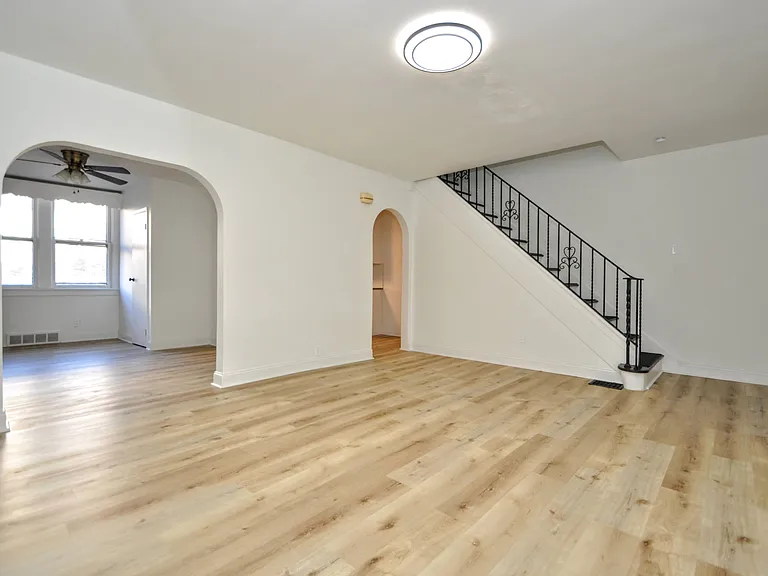 317 Reifert St — Photo 2